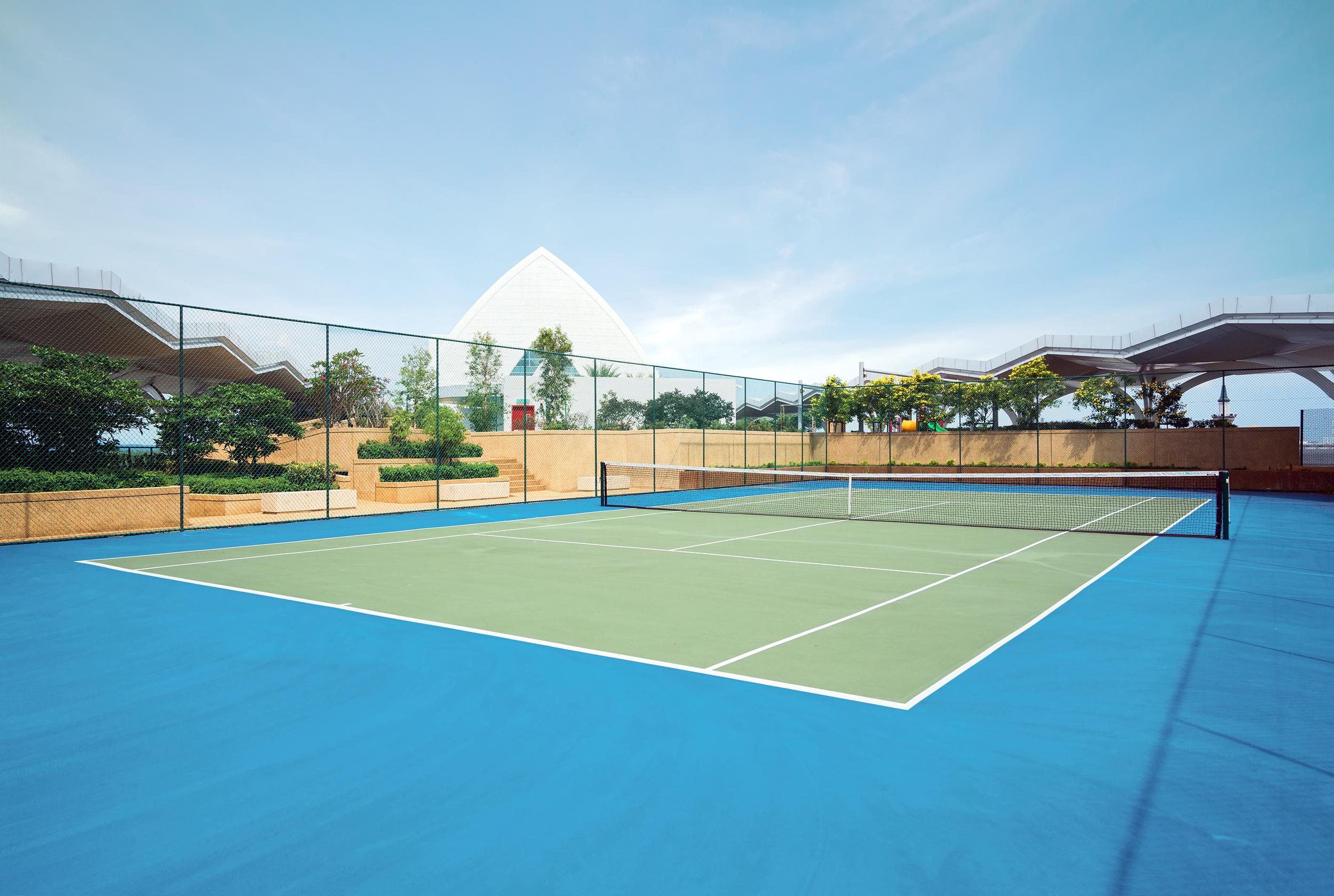 Movenpick Hotel & Convention Centre Klia Sepang Exterior photo Tennis court