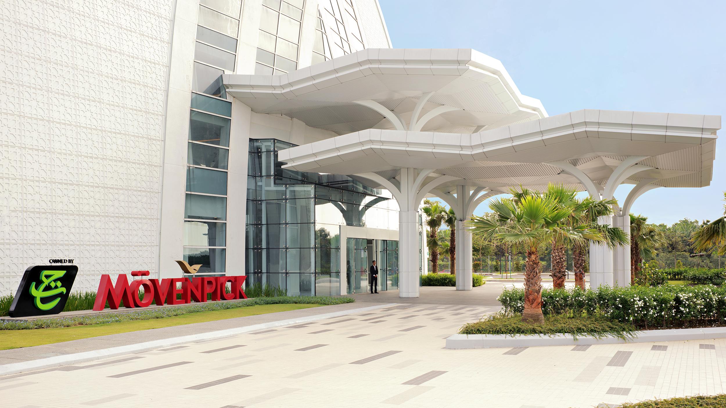 Movenpick Hotel & Convention Centre Klia Sepang Exterior photo The entrance of the museum