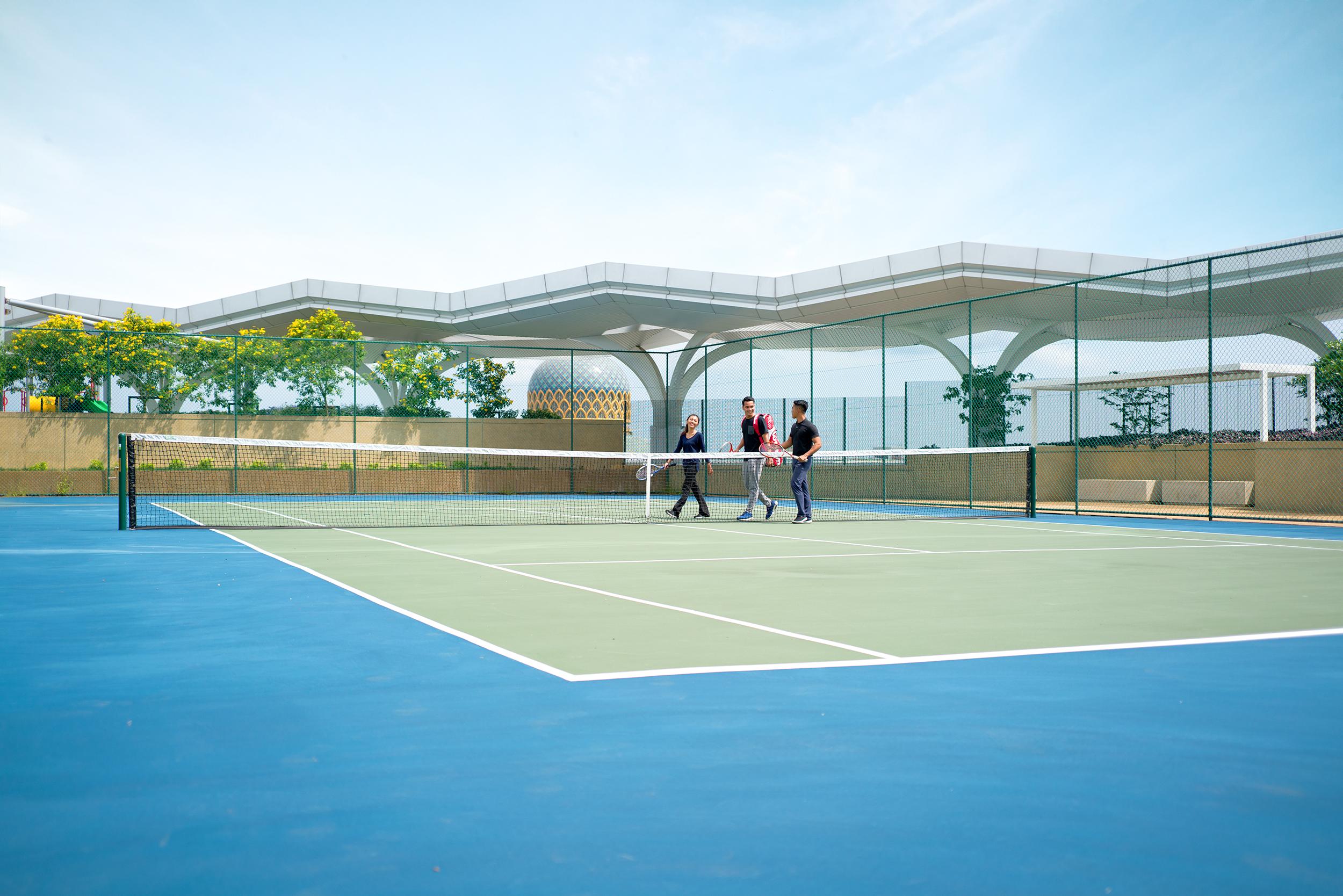 Movenpick Hotel & Convention Centre Klia Sepang Exterior photo Tennis court