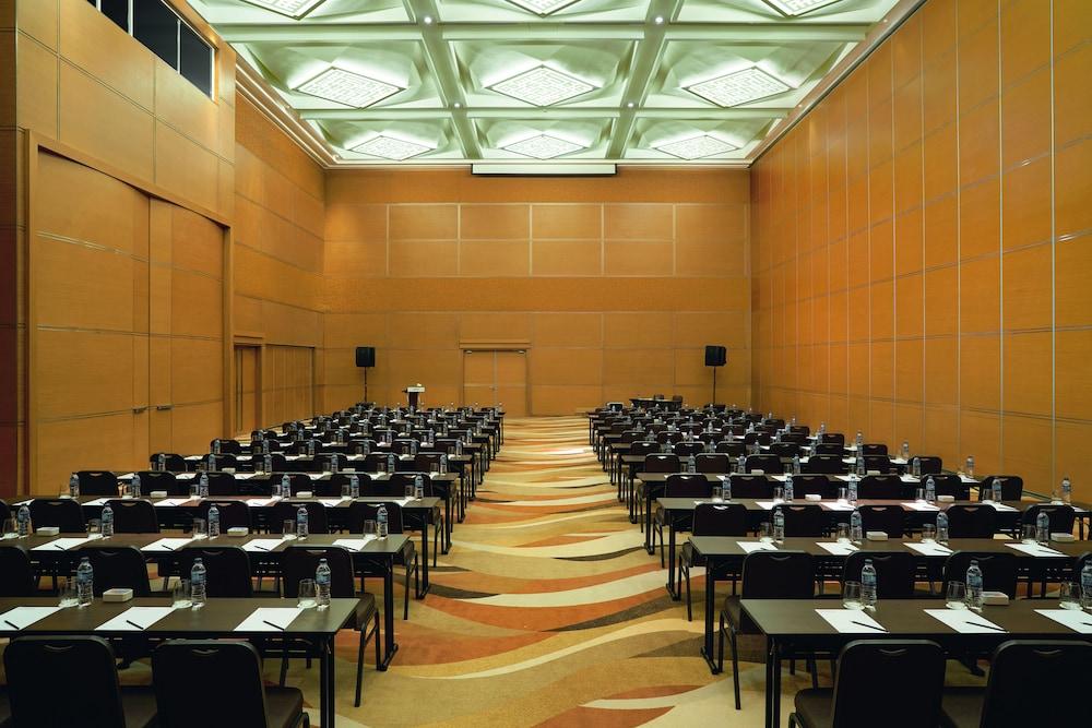 Movenpick Hotel & Convention Centre Klia Sepang Exterior photo The ballroom