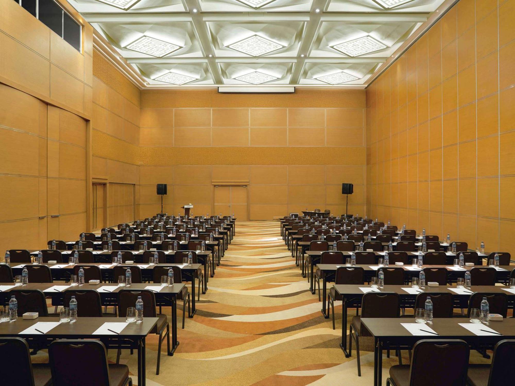 Movenpick Hotel & Convention Centre Klia Sepang Exterior photo The Auditorium