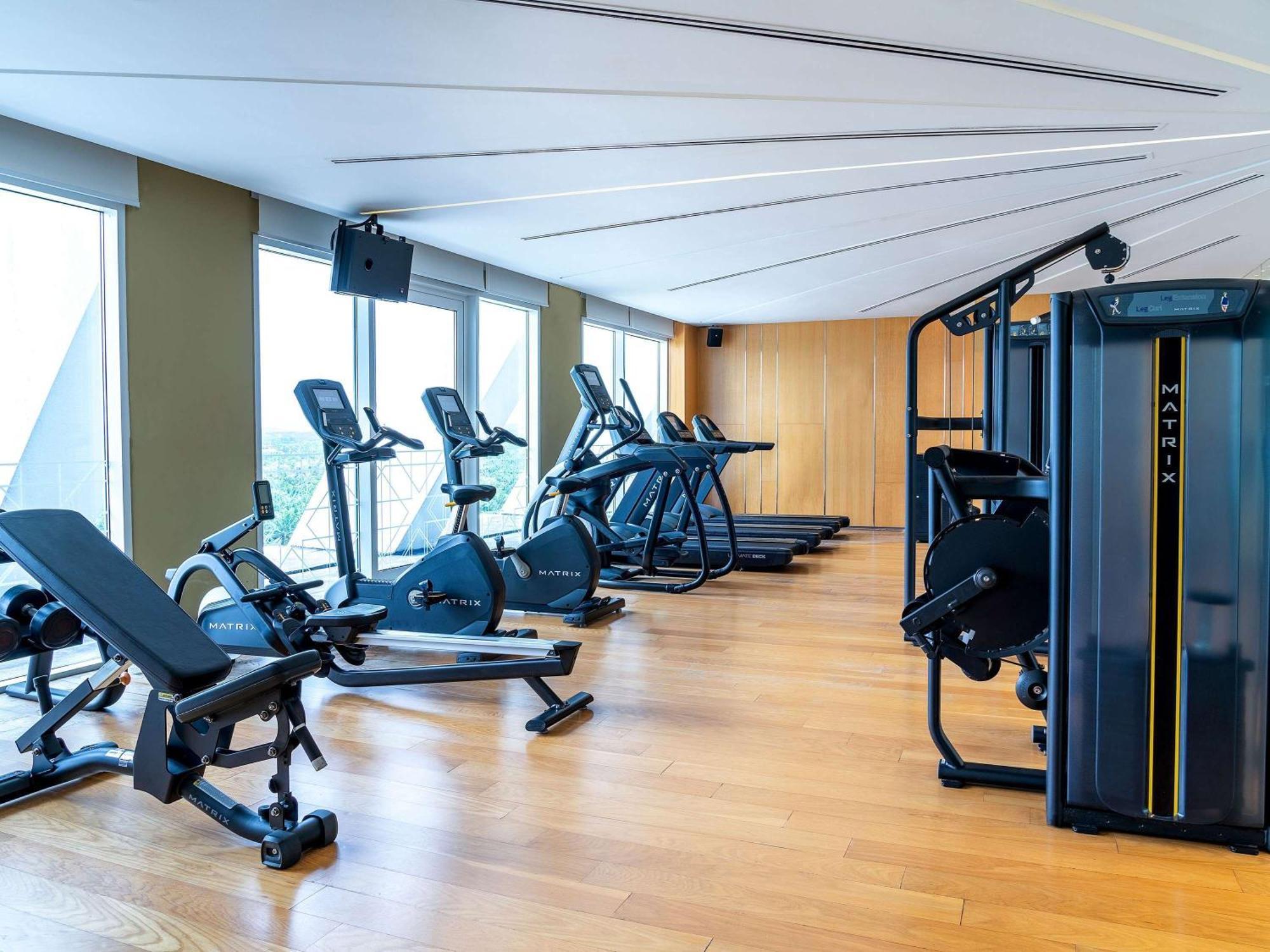 Movenpick Hotel & Convention Centre Klia Sepang Exterior photo A gym at a hotel