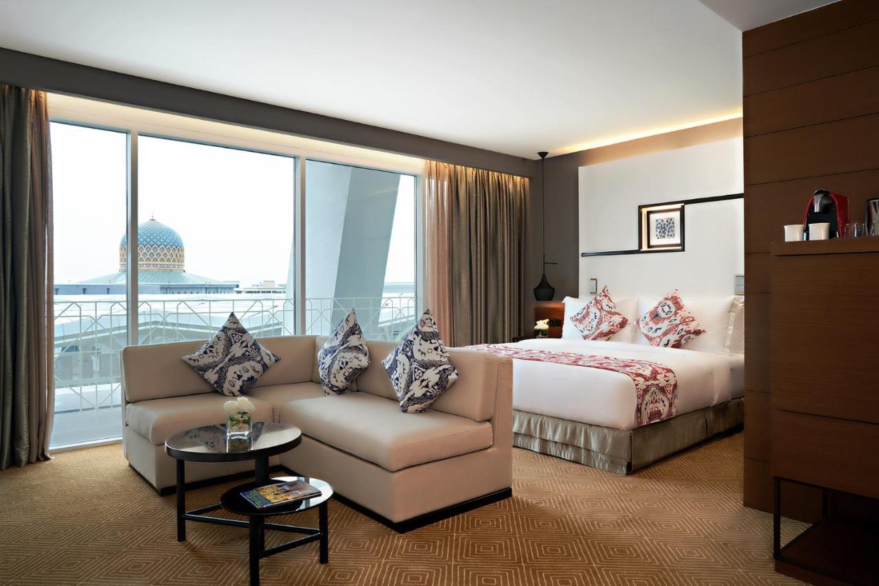 Movenpick Hotel & Convention Centre Klia Sepang Exterior photo Deluxe Suite