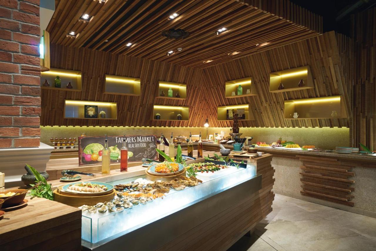 Movenpick Hotel & Convention Centre Klia Sepang Exterior photo The buffet at the hotel